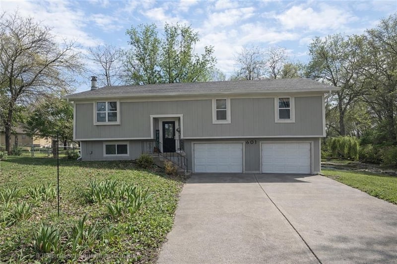 601 115th Ter, Kansas City, MO 64155