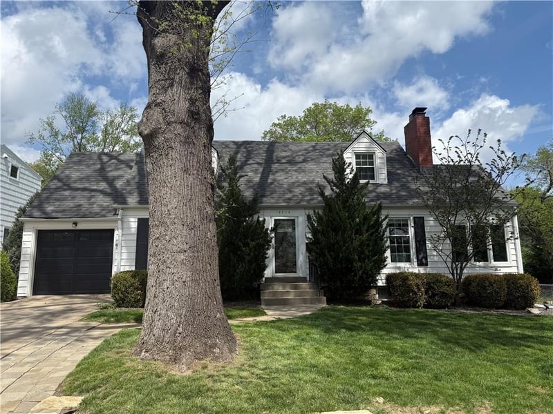 2714 W 51st St, Westwood, KS 66205
