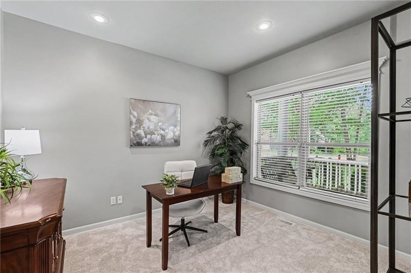 9708 Walnut Woods Dr, Kansas City, MO 64139