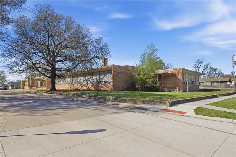 1009 Pacific Ave, Osawatomie, KS 66064