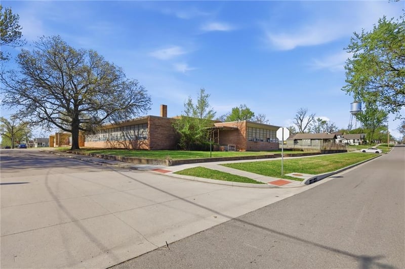 1009 Pacific Ave, Osawatomie, KS 66064