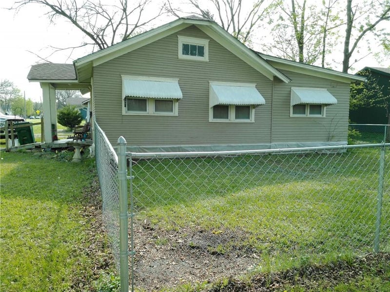 220 W 10th St, Ottawa, KS 66067