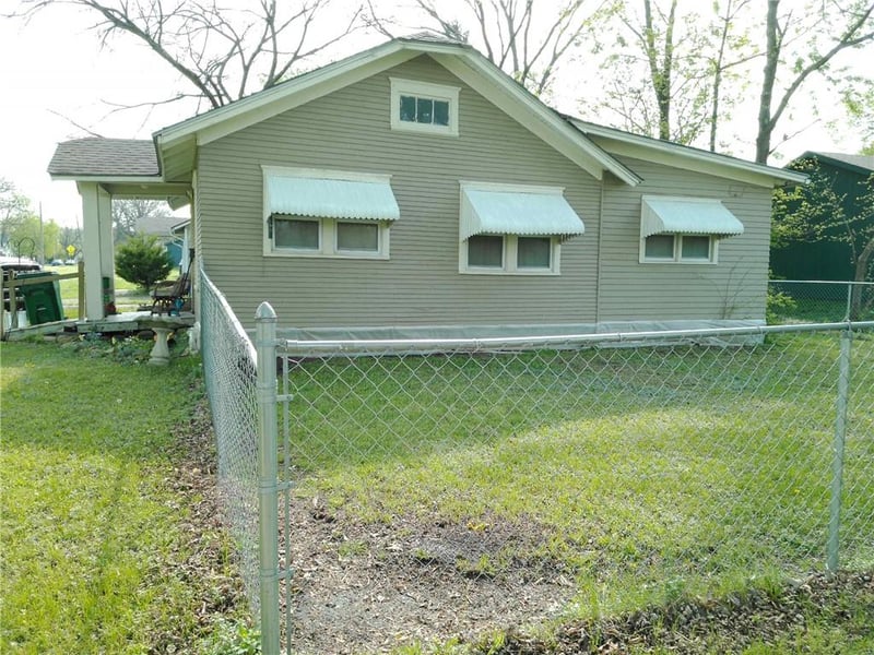 220 W 10th St, Ottawa, KS 66067