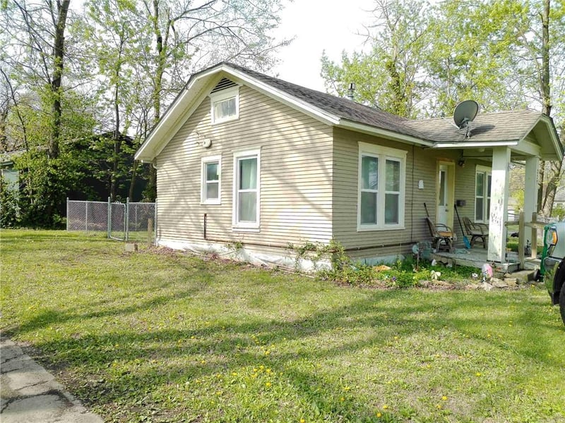 220 W 10th St, Ottawa, KS 66067