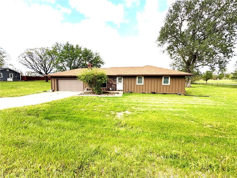 13230 Kansas Ave, Bonner Springs, KS 66012