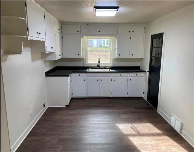 3104 Faraon St, St Joseph, MO 64501