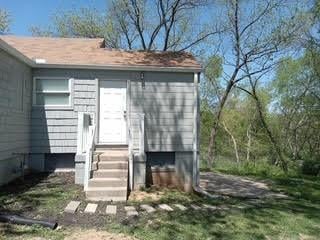 6800 Blue Pw, Kansas City, MO 64129