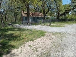 6800 Blue Pw, Kansas City, MO 64129