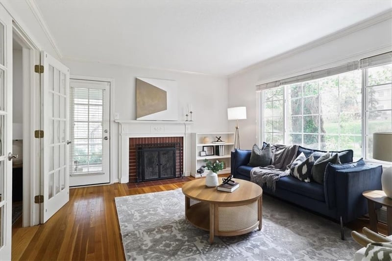 470 55th St, Kansas City, MO 64110