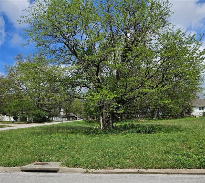 13400 53rd Ter, Kansas City, MO 64133