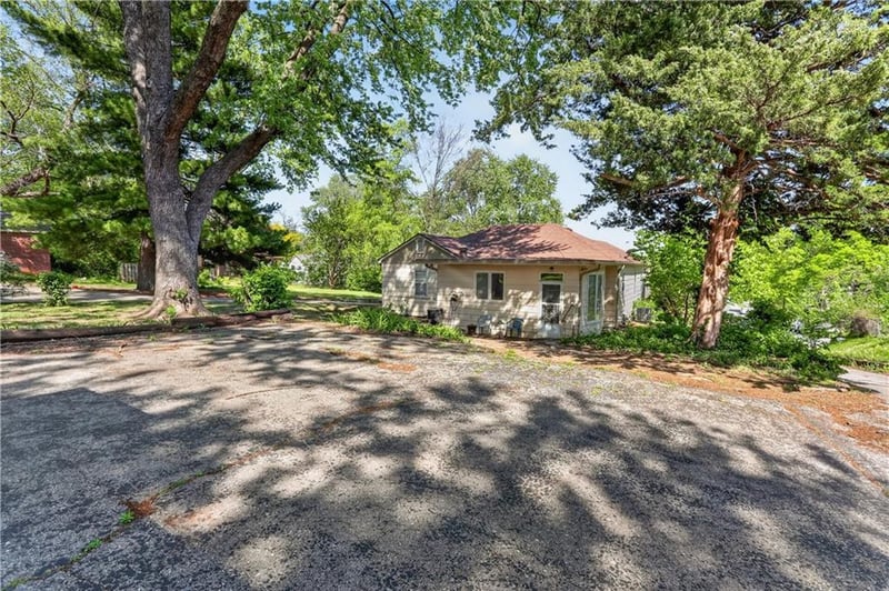 1336 6th Ave, Leavenworth, KS 66048