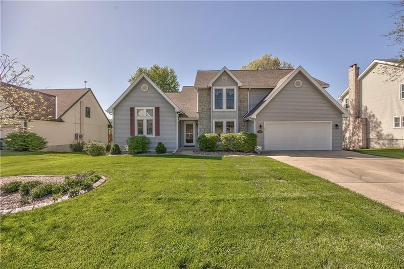 168 Canyon View Dr, Lansing, KS 66043