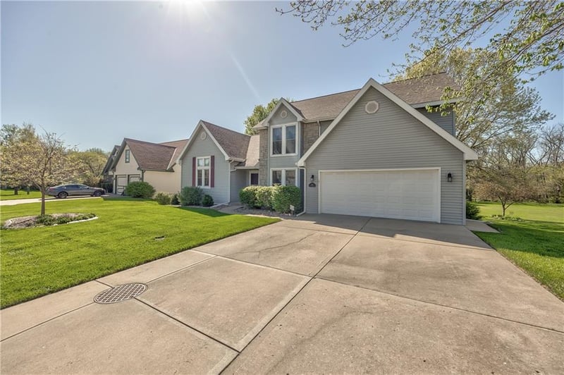 168 Canyon View Dr, Lansing, KS 66043