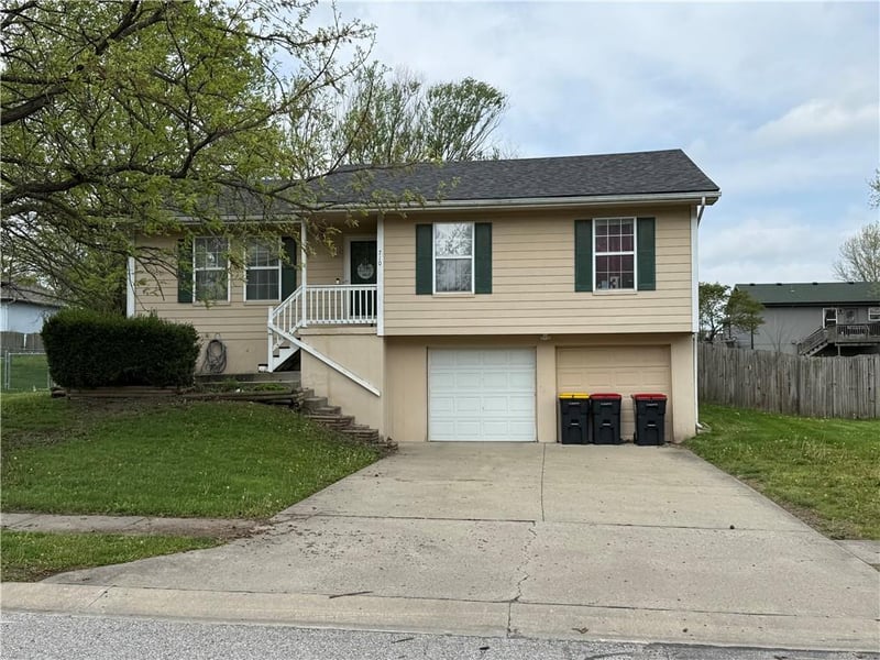 710 N Jesse St, Kearney, MO 64060