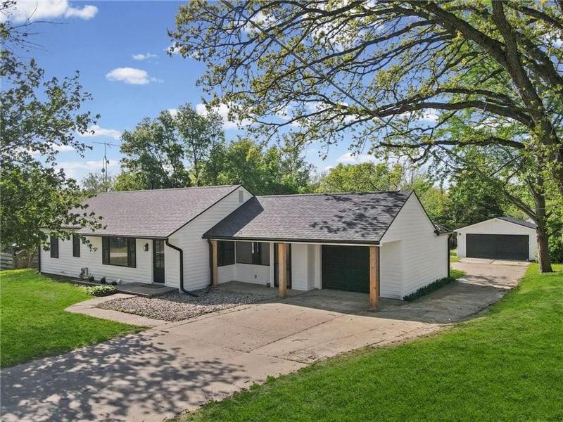 405 6th St, Carrollton, MO 64633