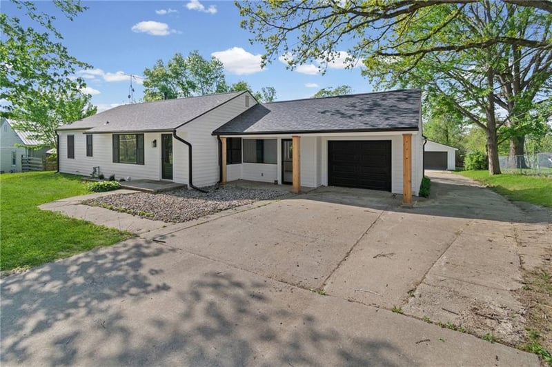 405 6th St, Carrollton, MO 64633