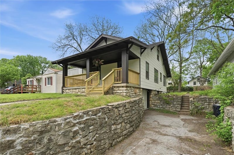 6112 Tracy Ave, Kansas City, MO 64110