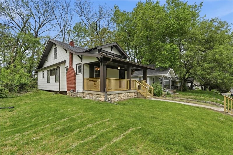6112 Tracy Ave, Kansas City, MO 64110