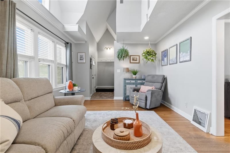 7244 Baltimore Ave, Kansas City, MO 64114