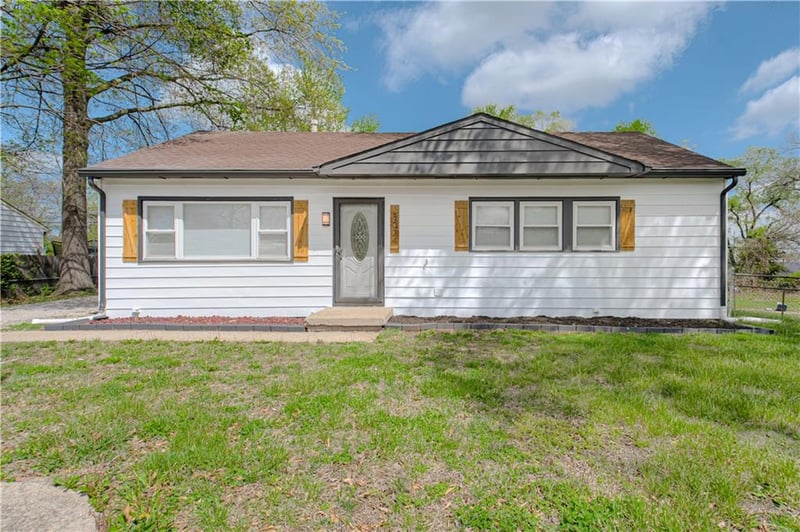 8024 Armstrong Ave, Kansas City, KS 66112