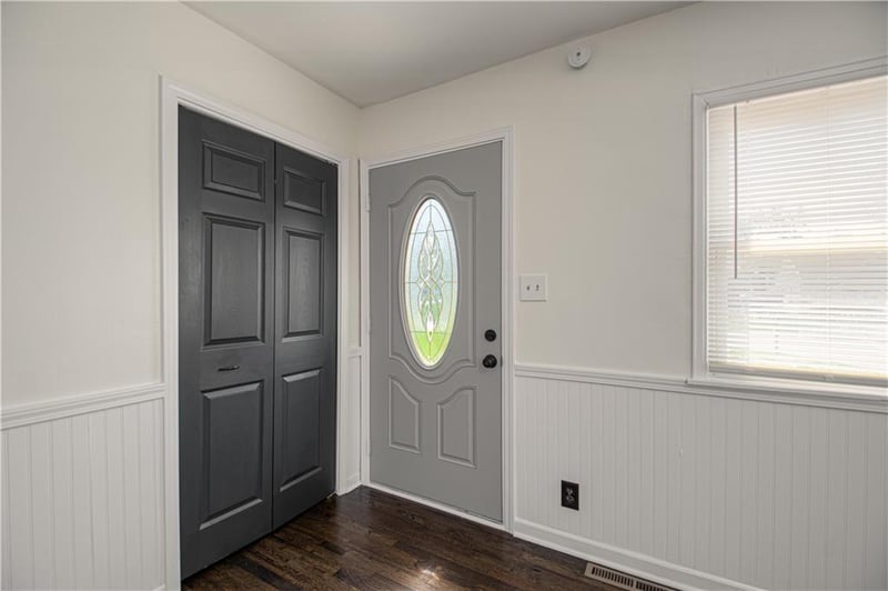 8024 Armstrong Ave, Kansas City, KS 66112