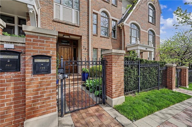 202 50th St, Kansas City, MO 64112