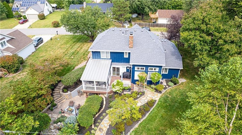 2 Chadwick Ln, Country Club, MO 64505