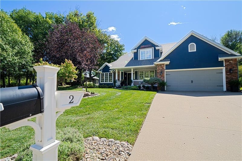 2 Chadwick Ln, Country Club, MO 64505