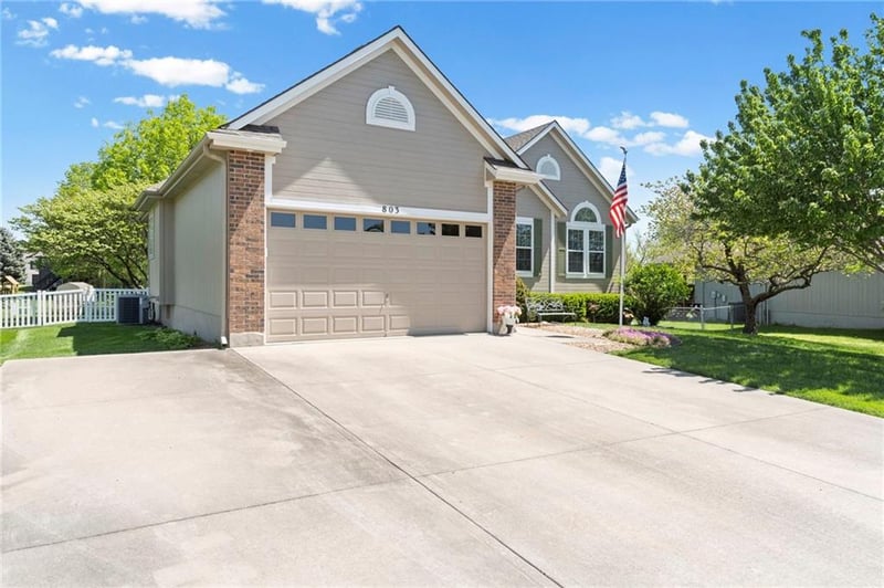 803 Cindy Ln, Raymore, MO 64083