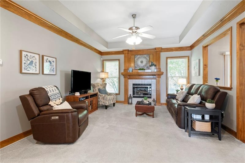 803 Cindy Ln, Raymore, MO 64083