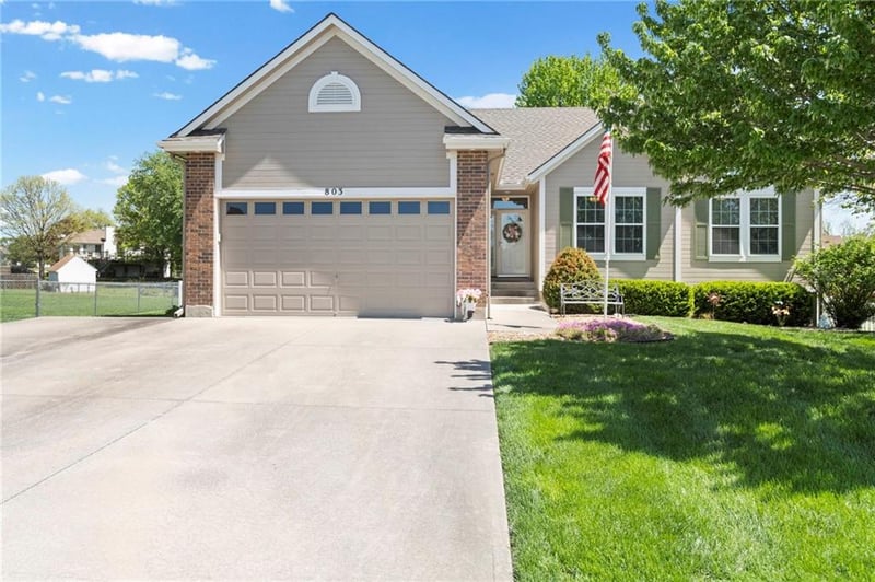 803 Cindy Ln, Raymore, MO 64083