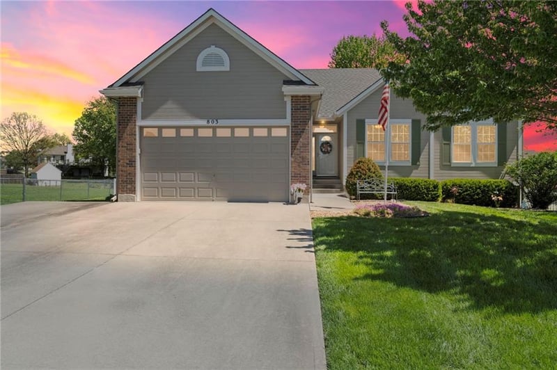 803 Cindy Ln, Raymore, MO 64083