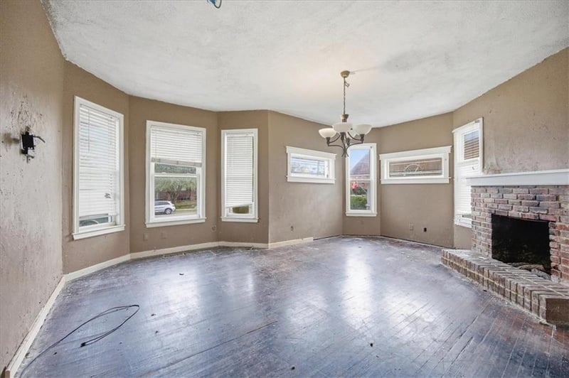 563 Park St, Olathe, KS 66061