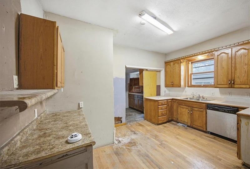 563 Park St, Olathe, KS 66061
