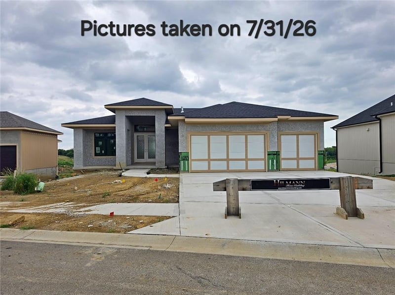 11283 Sunray Dr, Olathe, KS 66061