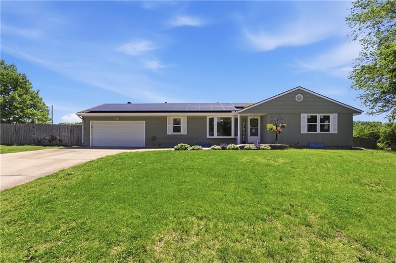 12105 E 41st St, Independence, MO 64052