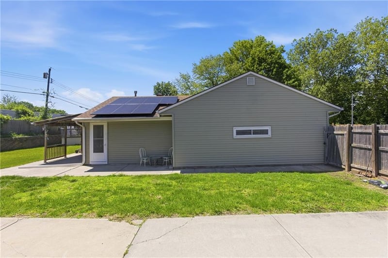 12105 E 41st St, Independence, MO 64052