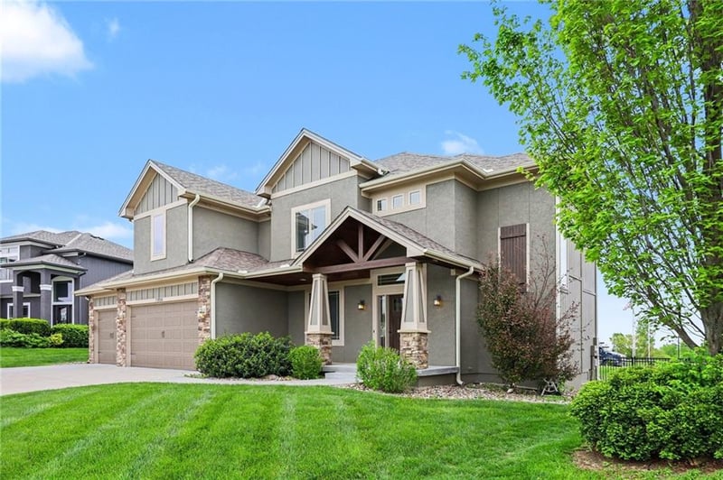 12706 Laci Cir, Lee's Summit, MO 64086