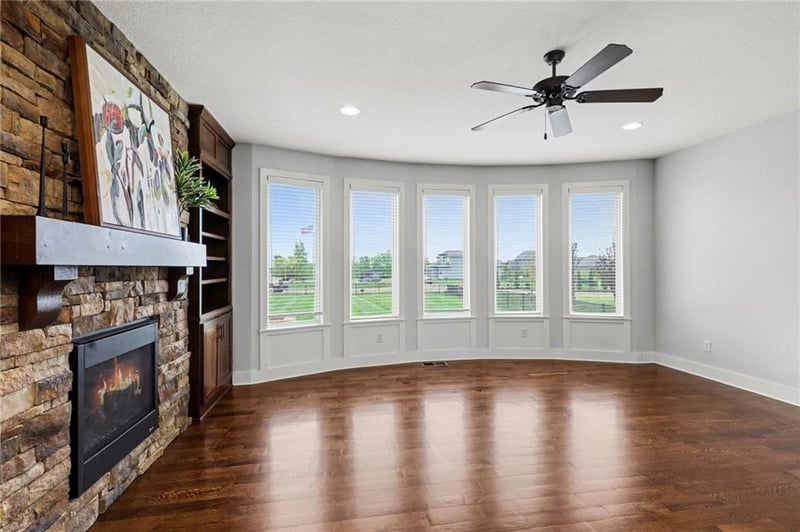 12706 Laci Cir, Lee's Summit, MO 64086
