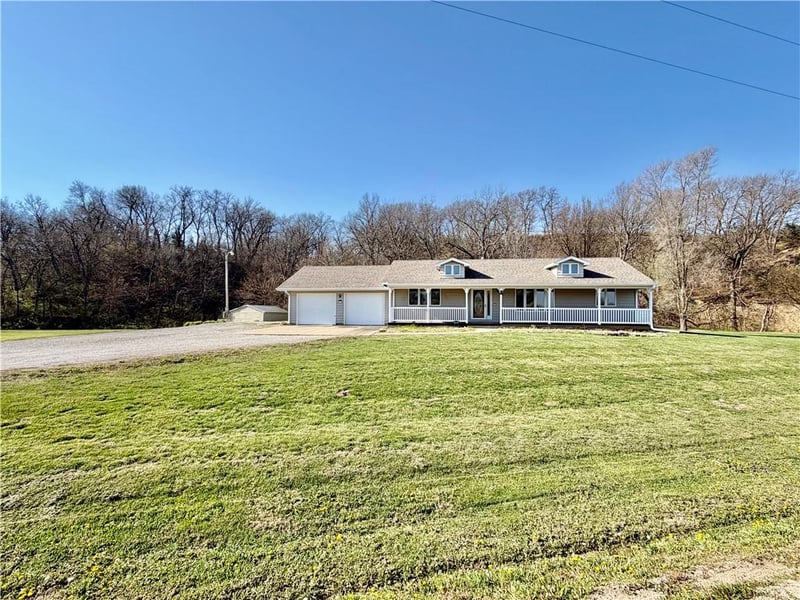1039 225th Rd, Troy, KS 66087