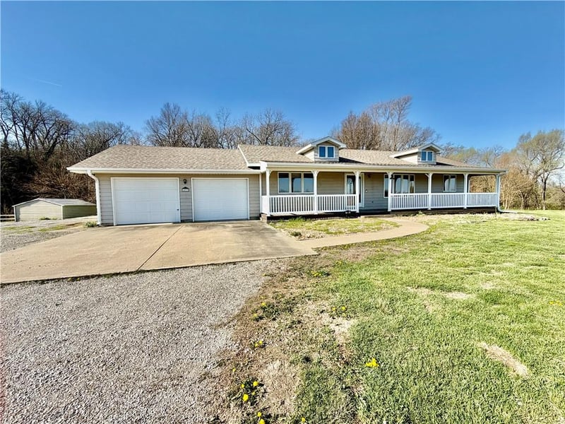 1039 225th Rd, Troy, KS 66087