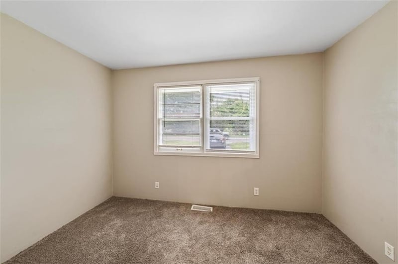 10905 47th St, Kansas City, MO 64133