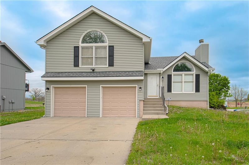 11201 Lewis Ave, Kansas City, MO 64157