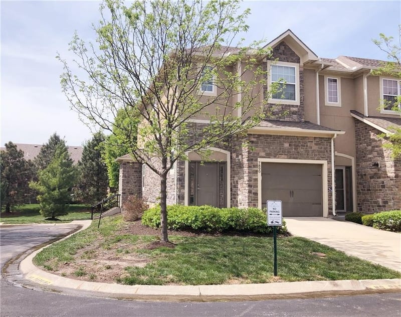 7890 W 158 Ct, Overland Park, KS 66223