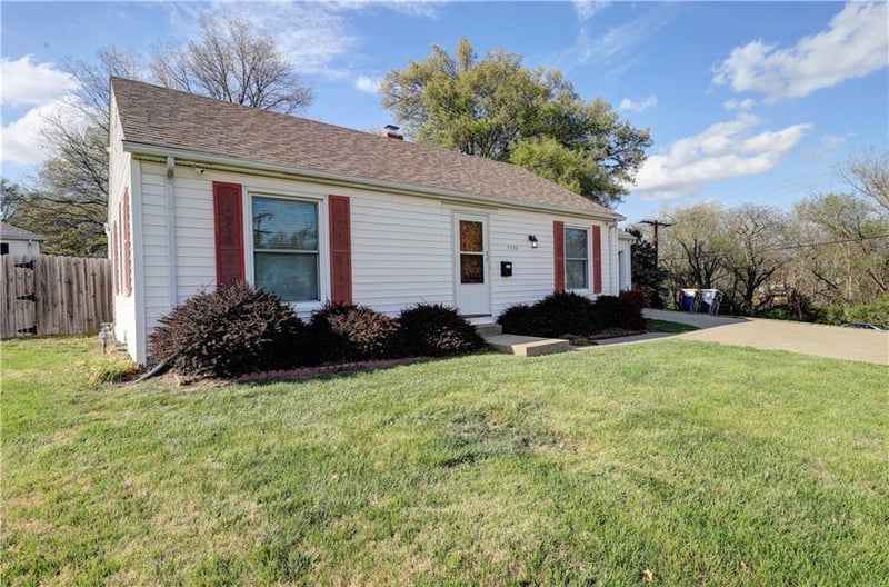 7726 Sni A Bar Rd, Kansas City, MO 64129