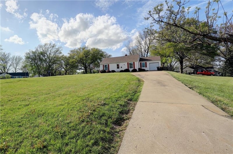 7726 Sni A Bar Rd, Kansas City, MO 64129