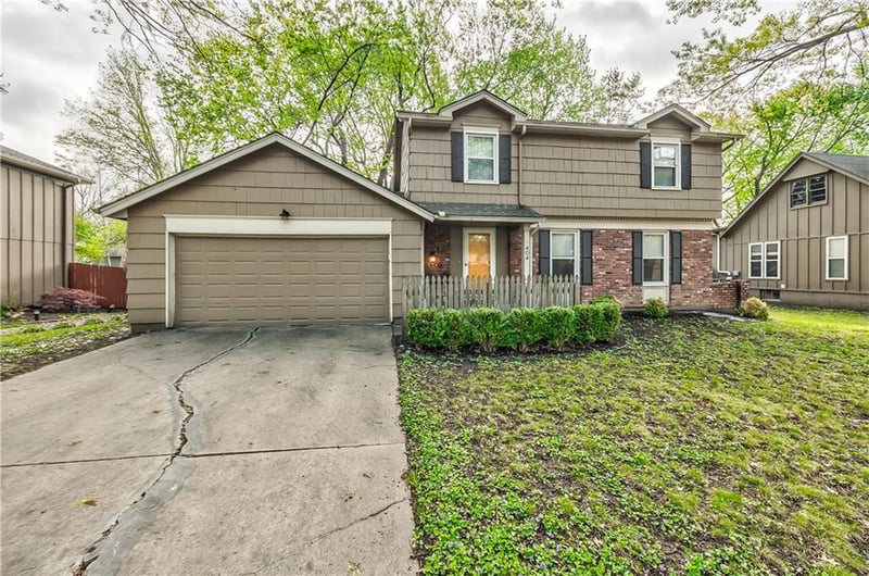 404 Winterbrooke Dr, Olathe, KS 66062