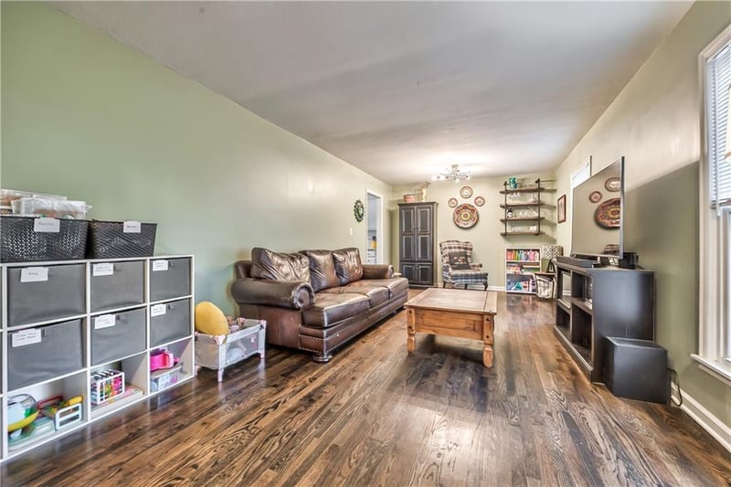 404 Winterbrooke Dr, Olathe, KS 66062