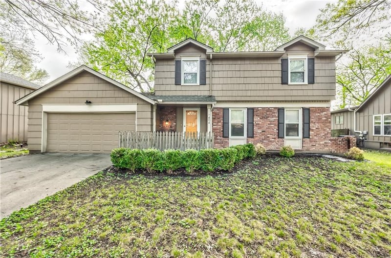 404 Winterbrooke Dr, Olathe, KS 66062