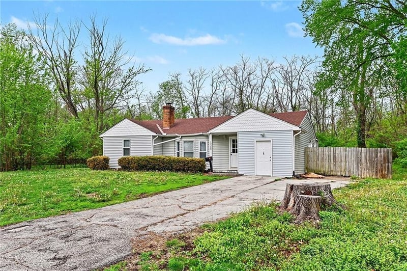 13308 8th St, Grandview, MO 64030